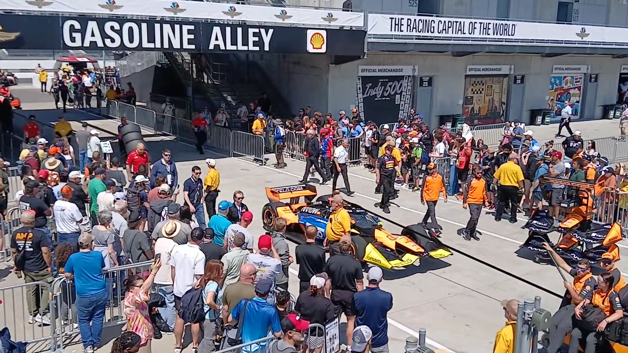 Carb Day Classic! Cars coming in from Final practice