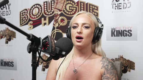 Elana Bunnz - When I Perform With Brickzilla, I Have To Masturbate Prior Or His BBC Won't Insert My😽
