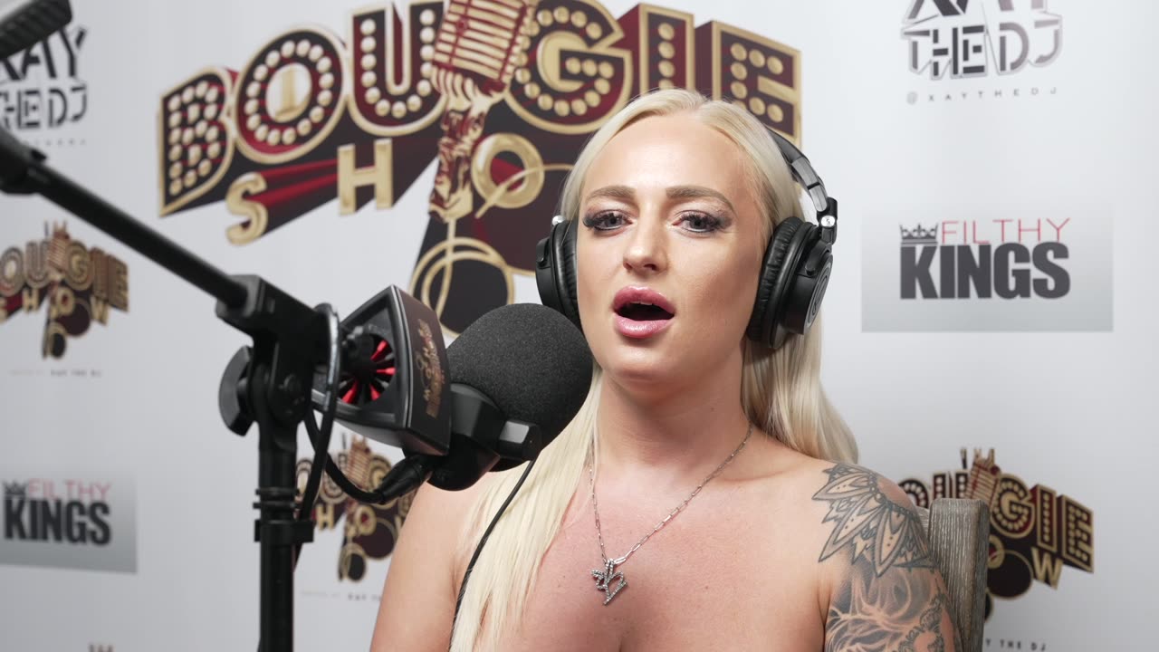 Elana Bunnz - When I Perform With Brickzilla, I Have To Masturbate Prior Or His BBC Won't Insert My😽