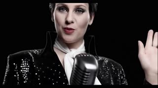 KARI BLOSSUM MOVES LIKE ELVIS
