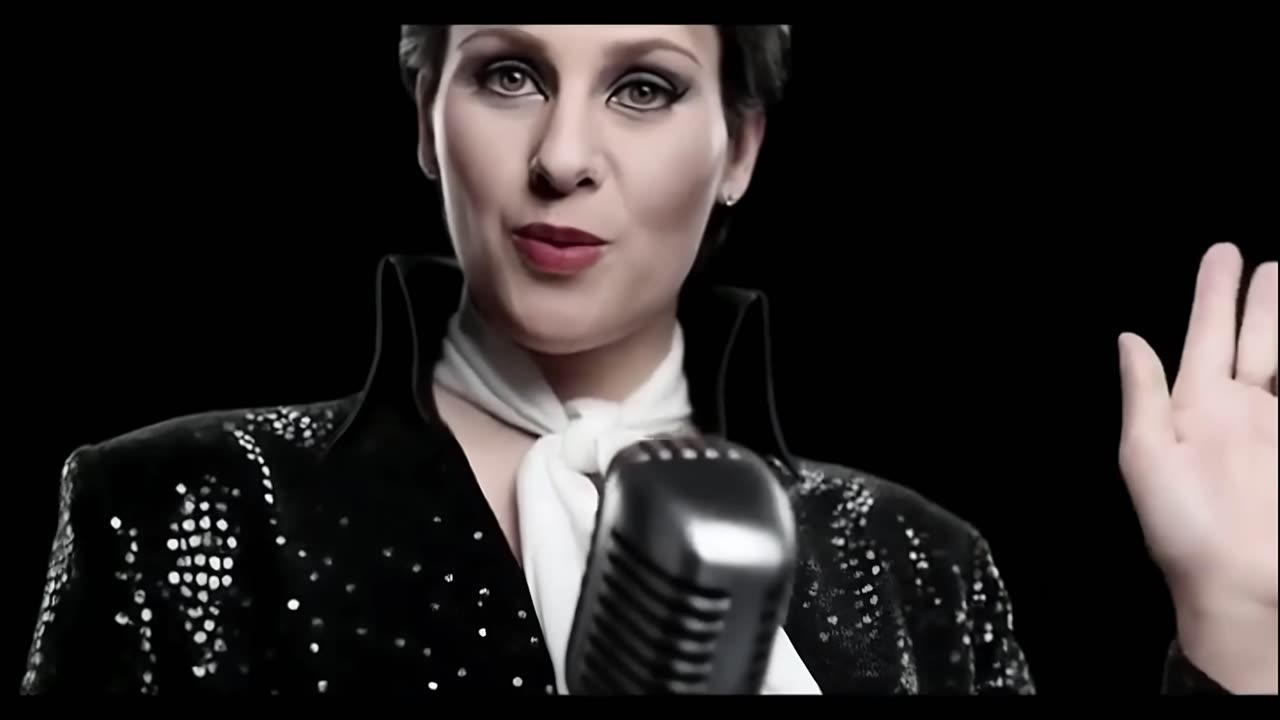 KARI BLOSSUM MOVES LIKE ELVIS