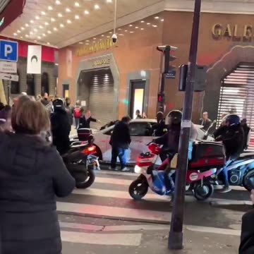 Usual suspect in Paris hits cyclist, then runs away like a rat.