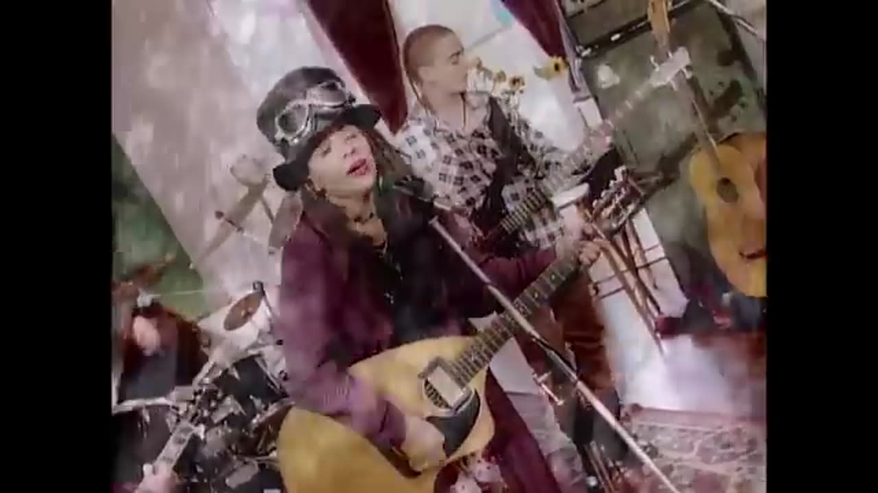 4 Non Blondes - What's Up (Official Music Video)