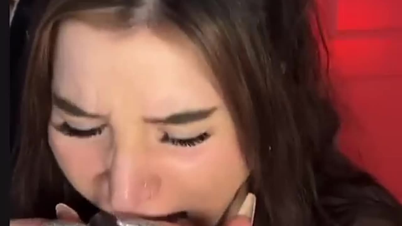 Biting An Apple ASMR 🍏😳