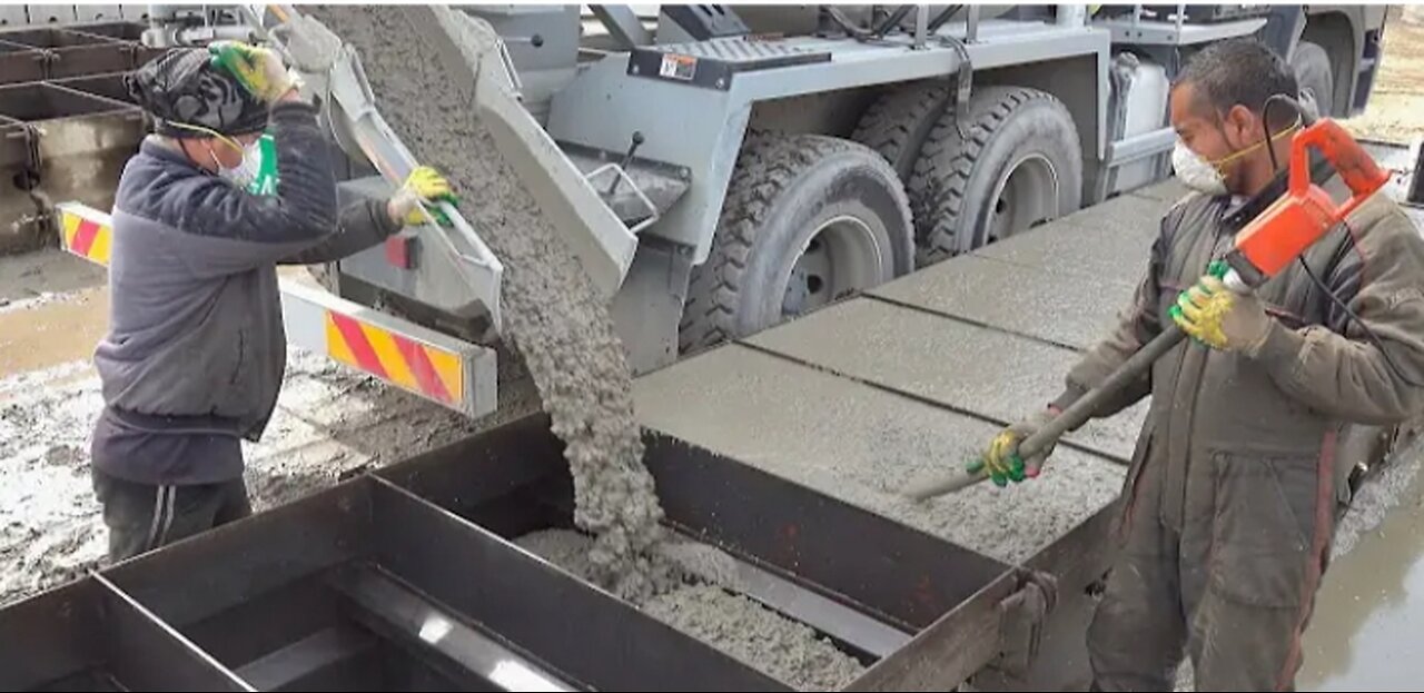 Process Of Making Bulk Concrete Wall. Korean Concrete Bulk Mass Production