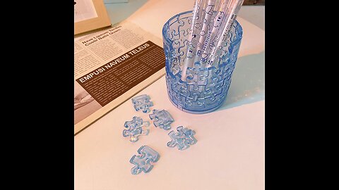 Creative Simple Transparent Puzzle Pen Holder