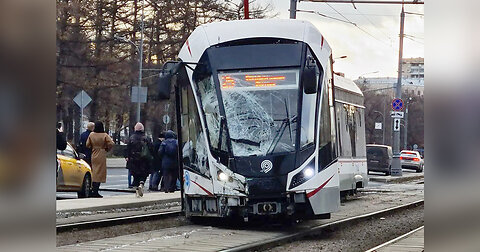 Crazy tram demolishes cars !!!!!!!!!