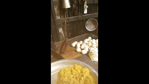 Food ➡️ I am making very delicious singaras.