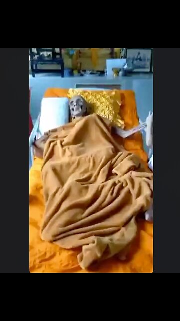 How in the heck is this dude still alive? 😳💀