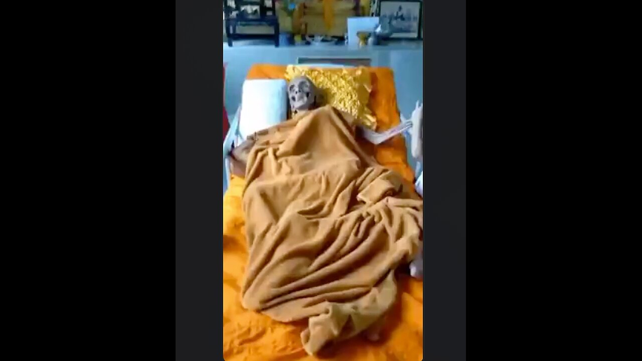 How in the heck is this dude still alive? 😳💀