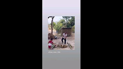 अरे लकड़ी काट रहा हु
