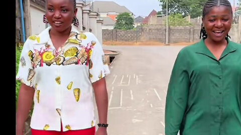 لڑکیوں سے بیک چھیننا لڑکے کو مہنگا پڑ گیا