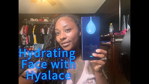 Hydrating my face with Hyalace