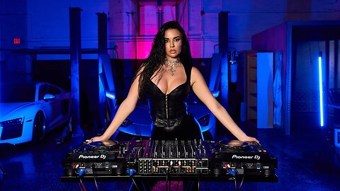 KNOLLDOLL LIVE SET AT THE GARAGE