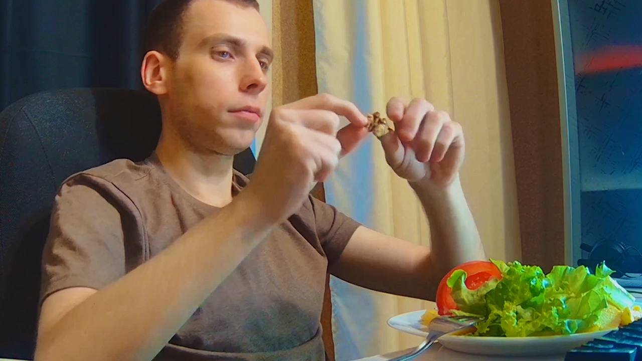 Ем, болтаю и отдыхаю | Салатик и запечённая картошка