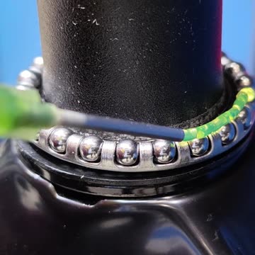 How to install front forks on a bicycle