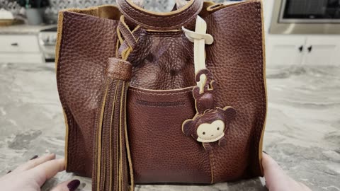 Whats in my Portland Leather Bag.