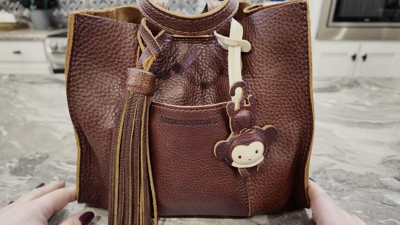 Whats in my Portland Leather Bag.