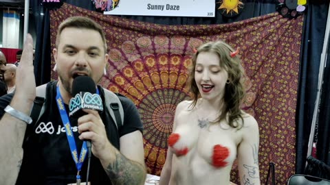 Sunny Daze Interview at Chicago EXXXOTICA 2025