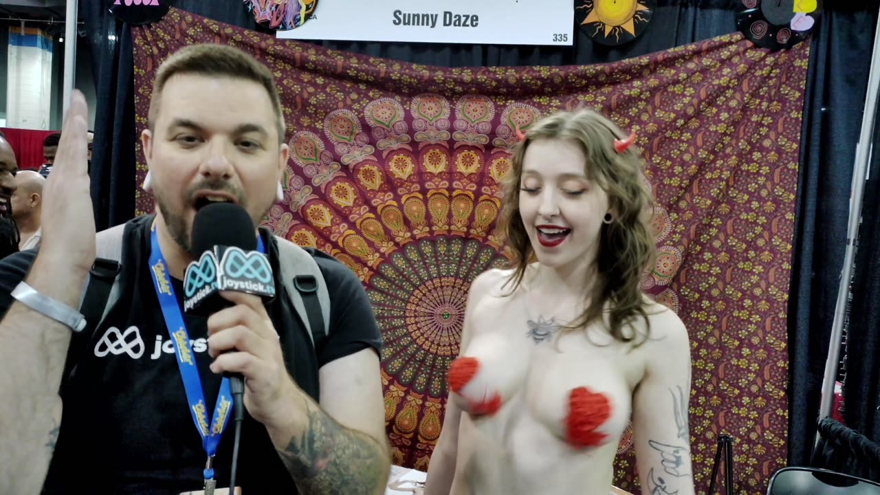 Sunny Daze Interview at Chicago EXXXOTICA 2025