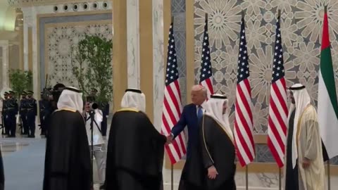 President Donald J. Trump arrives at Qasr Al Watan 🇺🇸🇦🇪
