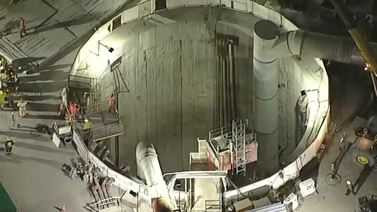 LA tunnel collapse: Crews work to rescue trapped workers