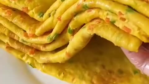 "5-Min Veggie Egg Wraps! 🥚✨ So Soft & Tasty 😍 #Shorts #EasyRecipe"