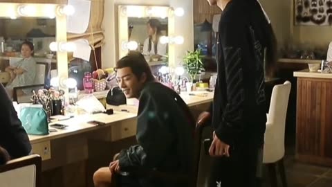 Tiny Details in the Makeup Room — The More You Watch, the Better It Gets 👀