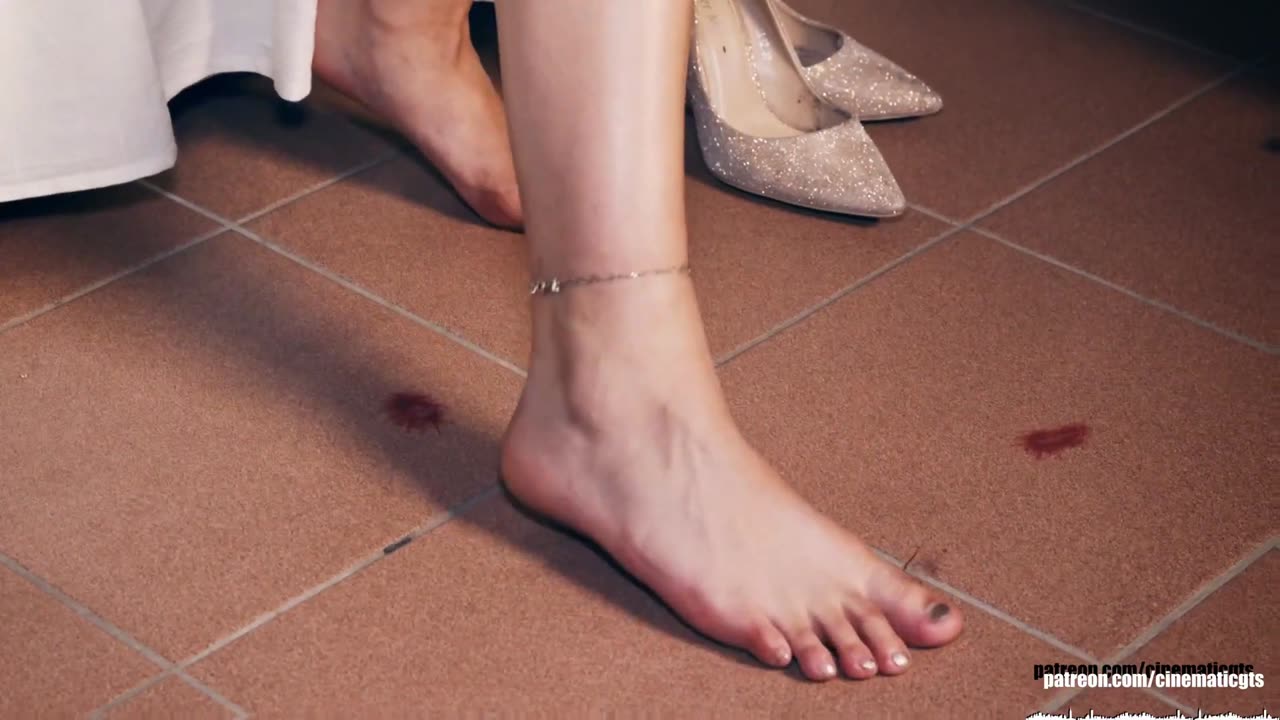 Giantess crushing little people as they scatter