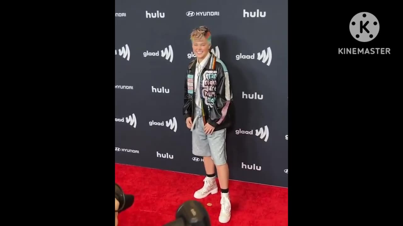 JoJo Siwa has arrived to the GLAAD Media Awards red carpet