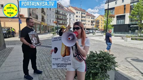Protest przeciwko foie gras w Nysie. "Nie trzeba być weganinem, żeby uznać to za barbarzyństwo"