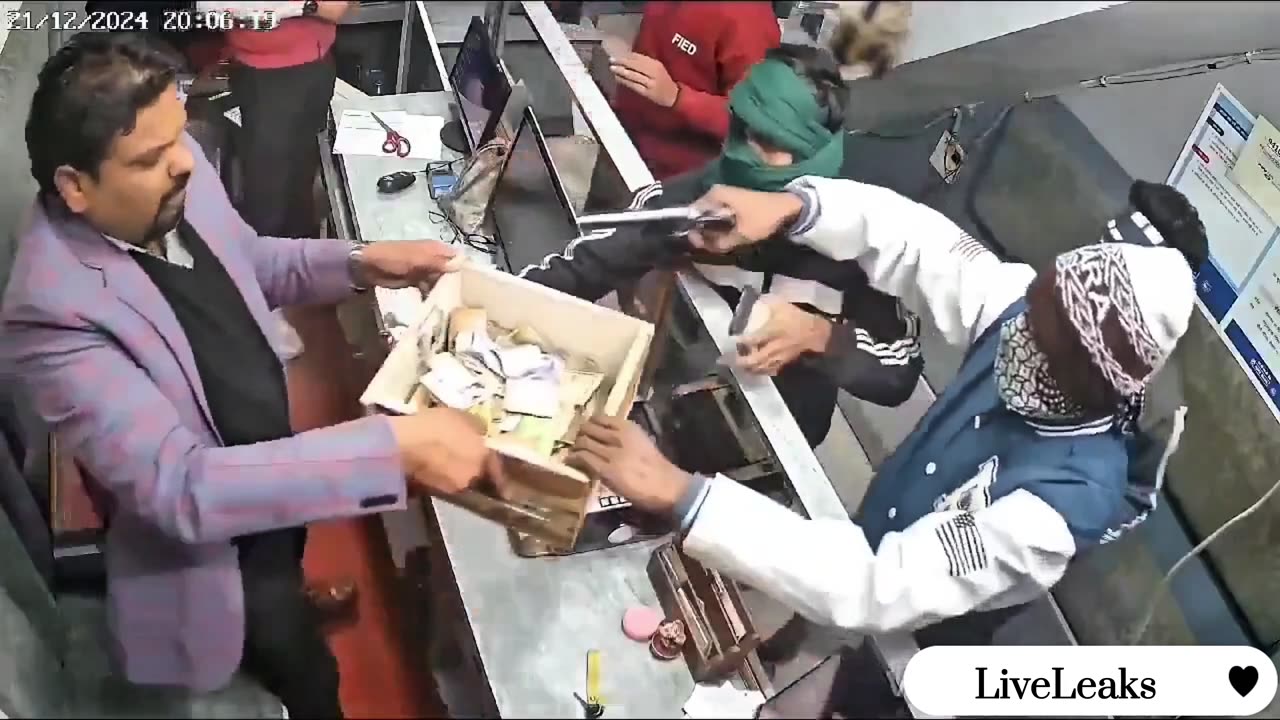 This robbery seems more like a comedy.