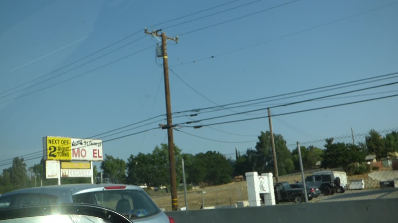 Missing letter on motel sign looks amusing