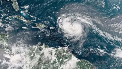 Dangerous seas forecast for US East Coast as Hurricane Erin grows