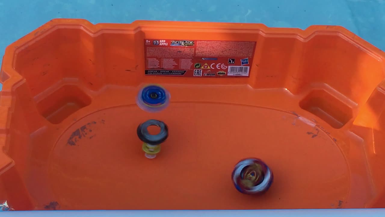 Beyblade Battles in a Pool! | Beyblade Zenin!