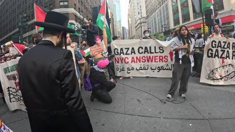 Stop bo-mb-1ng Palestinian children. "Global Day of Action for Gaza" in New York City.