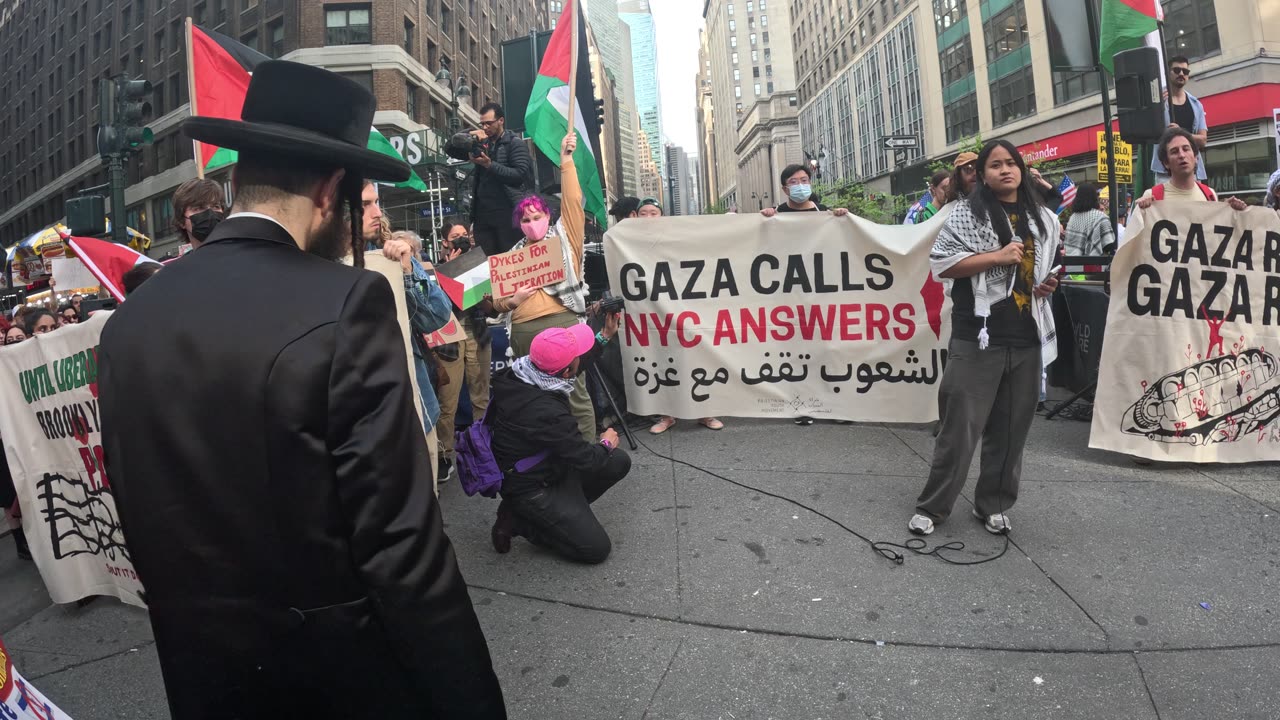 Stop bo-mb-1ng Palestinian children. "Global Day of Action for Gaza" in New York City.