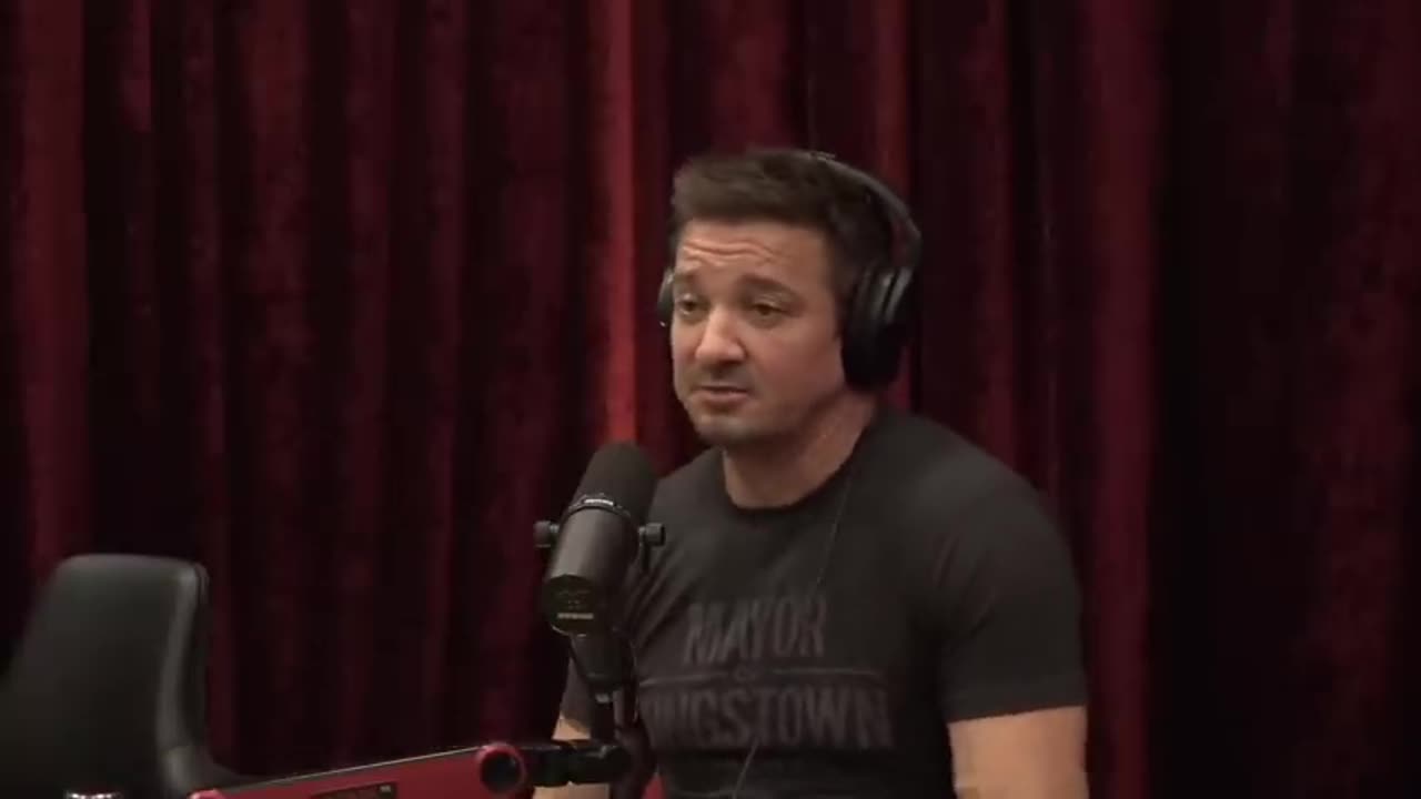 The Joe Rogan Experience | Jeremy Renner (2312)