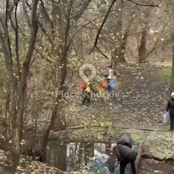 In Kharkiv, people are collecting water from the river