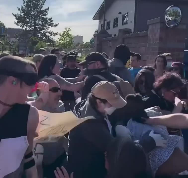 Crowd stands strong against ICE in Spokane