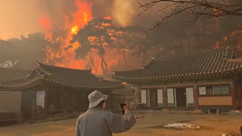 SOUTH KOREA - Flames near Unramsa Temple in Uiseong as wildfires rage.