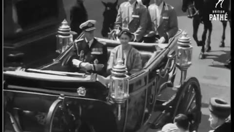 The Sovereign DOES NOT have to ask permission to enter the City of London