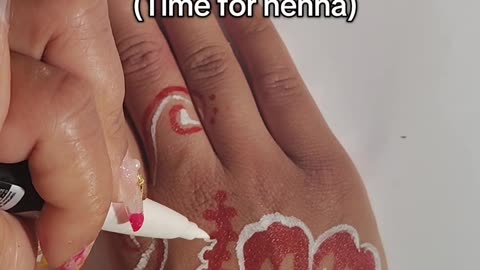 It's time for henna!