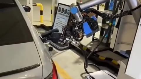 Cina robot al distributore carburanti