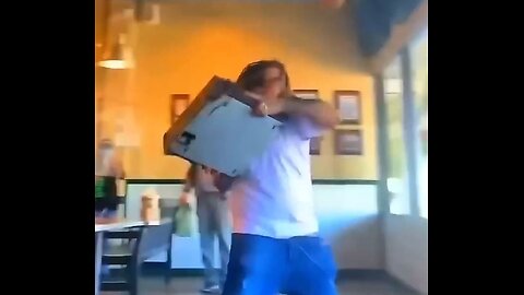 Man tears up Wingstop for being denied a refund