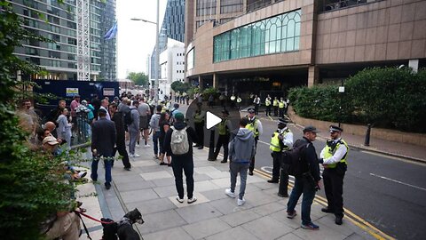 Brits Rage as Government Piles Hundreds of ‘Migrants’ Into 4-Star London Hotel