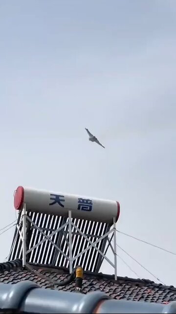 ✈️Watch Chinese J-50 next-gen stealth jet in action