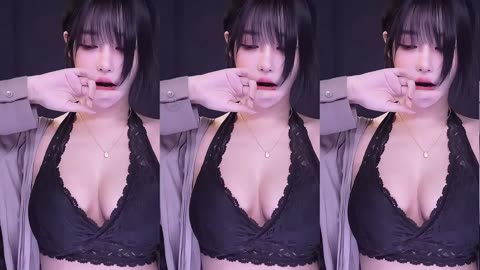 Korean girl sexy dancing in livestreaming 🩰