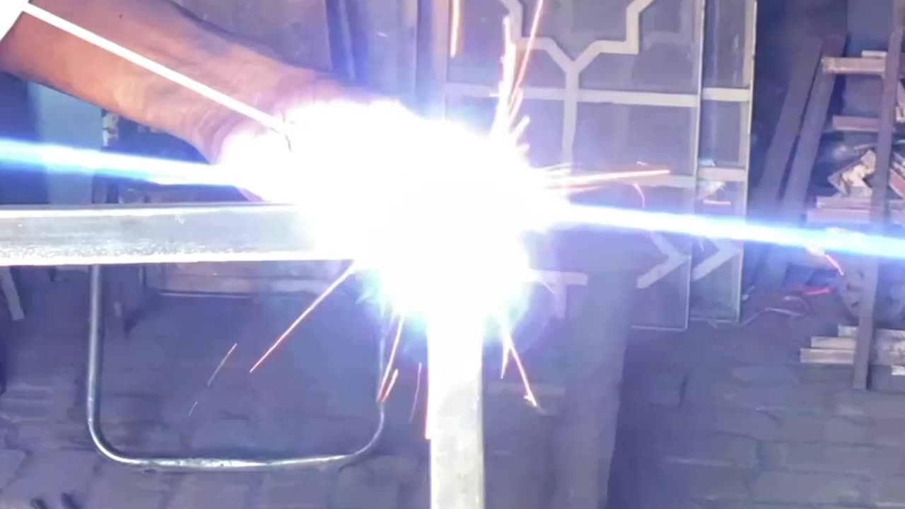 How Expert workers Mass-Produce Iron Frames for Banners!