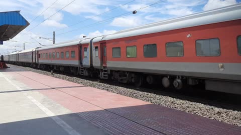 Garba Express at High Speed Crossing Kamarkundu